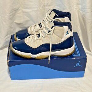 AIR JORDAN 11 RETRO (SIZE 12) (WHITE / UNIVERSITY BLUE)
